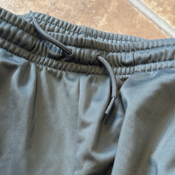 Nike Kids Jogger Pants - Gray Size Medium Ages 10-12 with pockets and drawstring - Picture 5 of 9